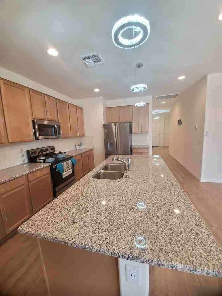 W Kingman Dr - Photo 3 of 17