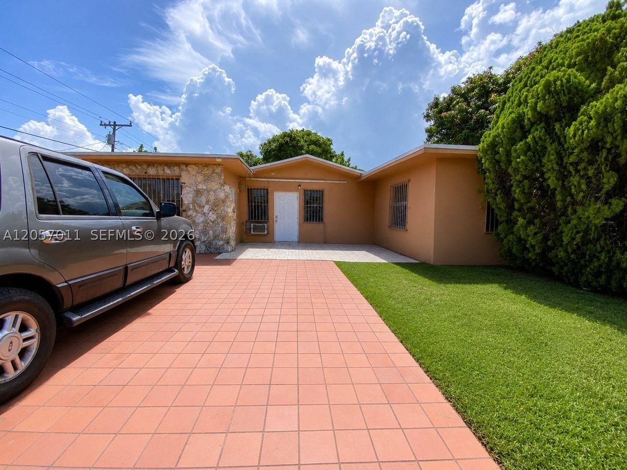 10200 Sw 171st St #B - Photo 2 of 12