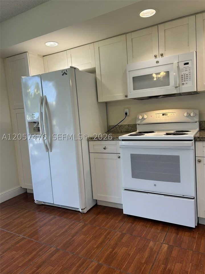 8520 Sw 133rd Avenue Rd #213 - Photo 2 of 26