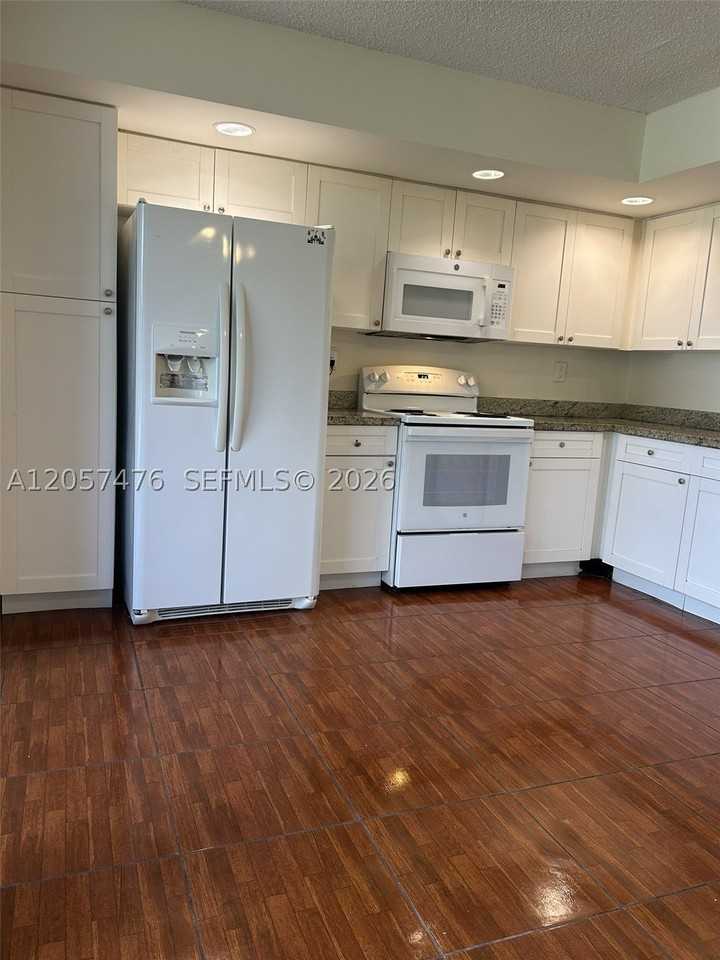 8520 Sw 133rd Avenue Rd #213 - Photo 3 of 26