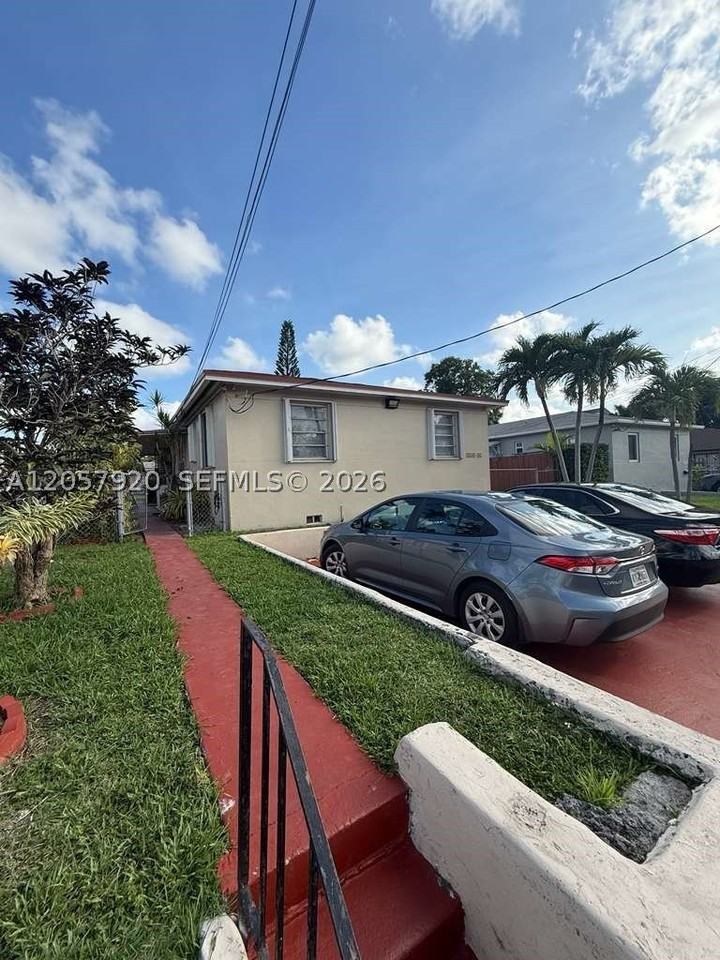 1140 Sw 9th St #B - Photo 3 of 23