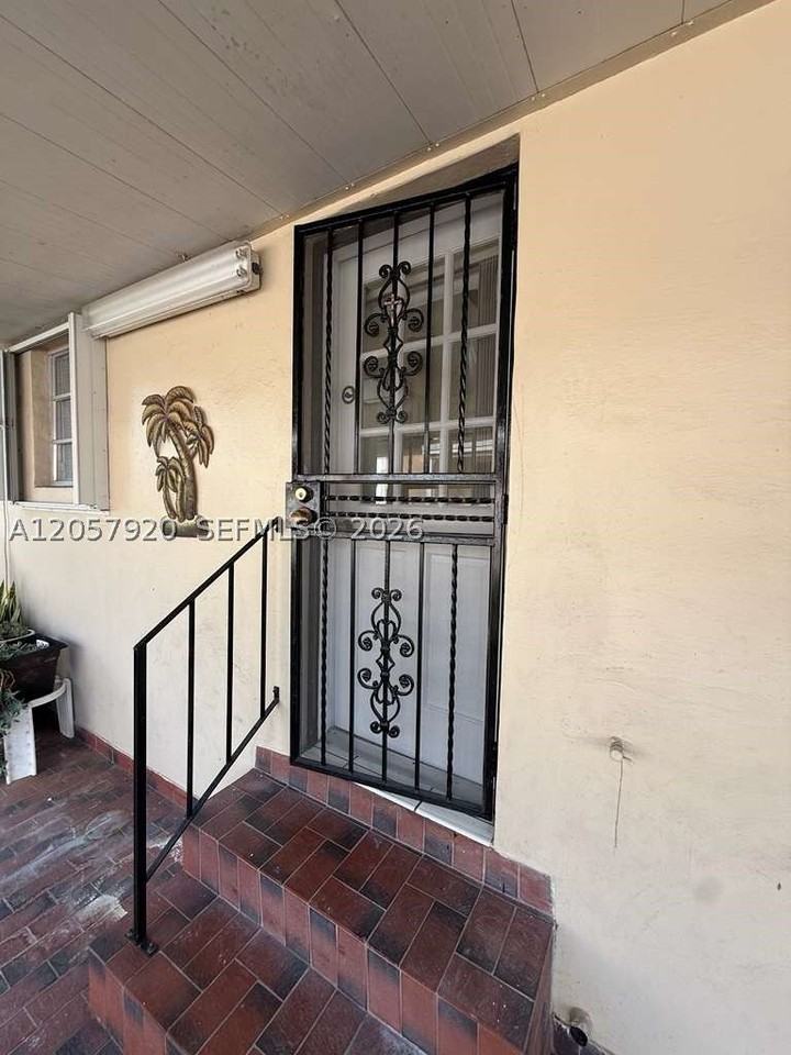 1140 Sw 9th St #B - Photo 5 of 23