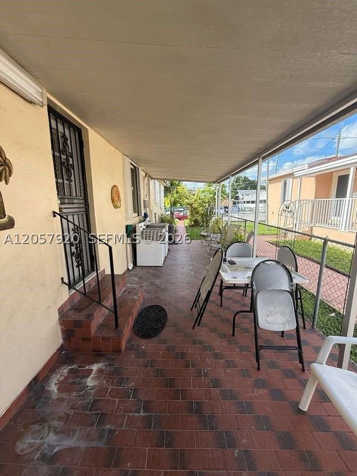 1140 Sw 9th St #B - Photo 6 of 23