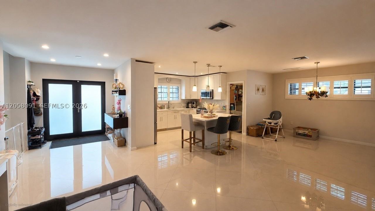 565 Ne 179th Dr - Photo 3 of 16