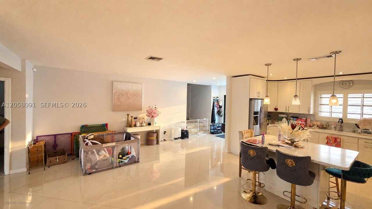 565 Ne 179th Dr - Photo 5 of 16
