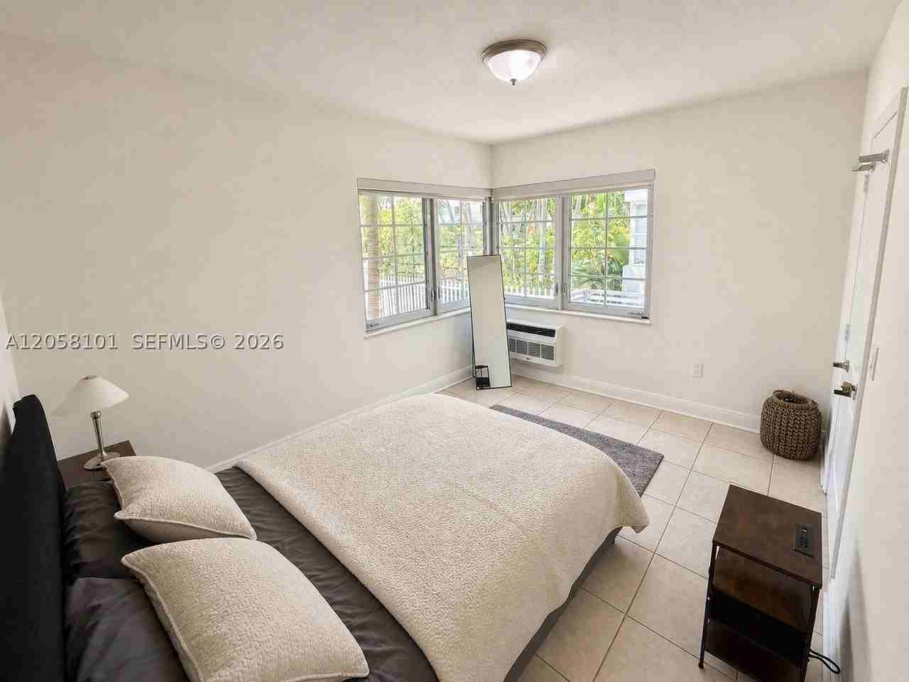 951 Jefferson Ave #2 - Photo 6 of 24
