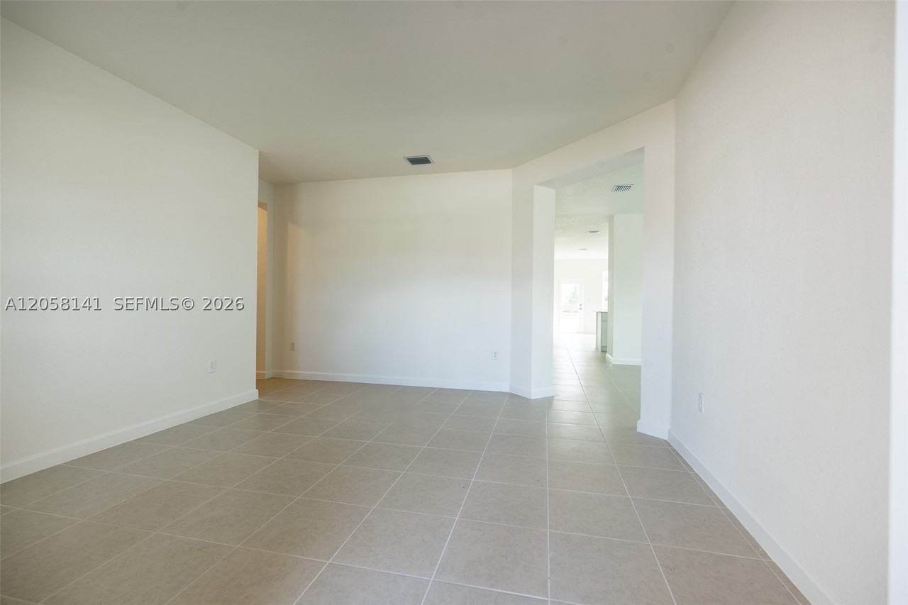 2967 Se 25th Ave #0 - Photo 5 of 39