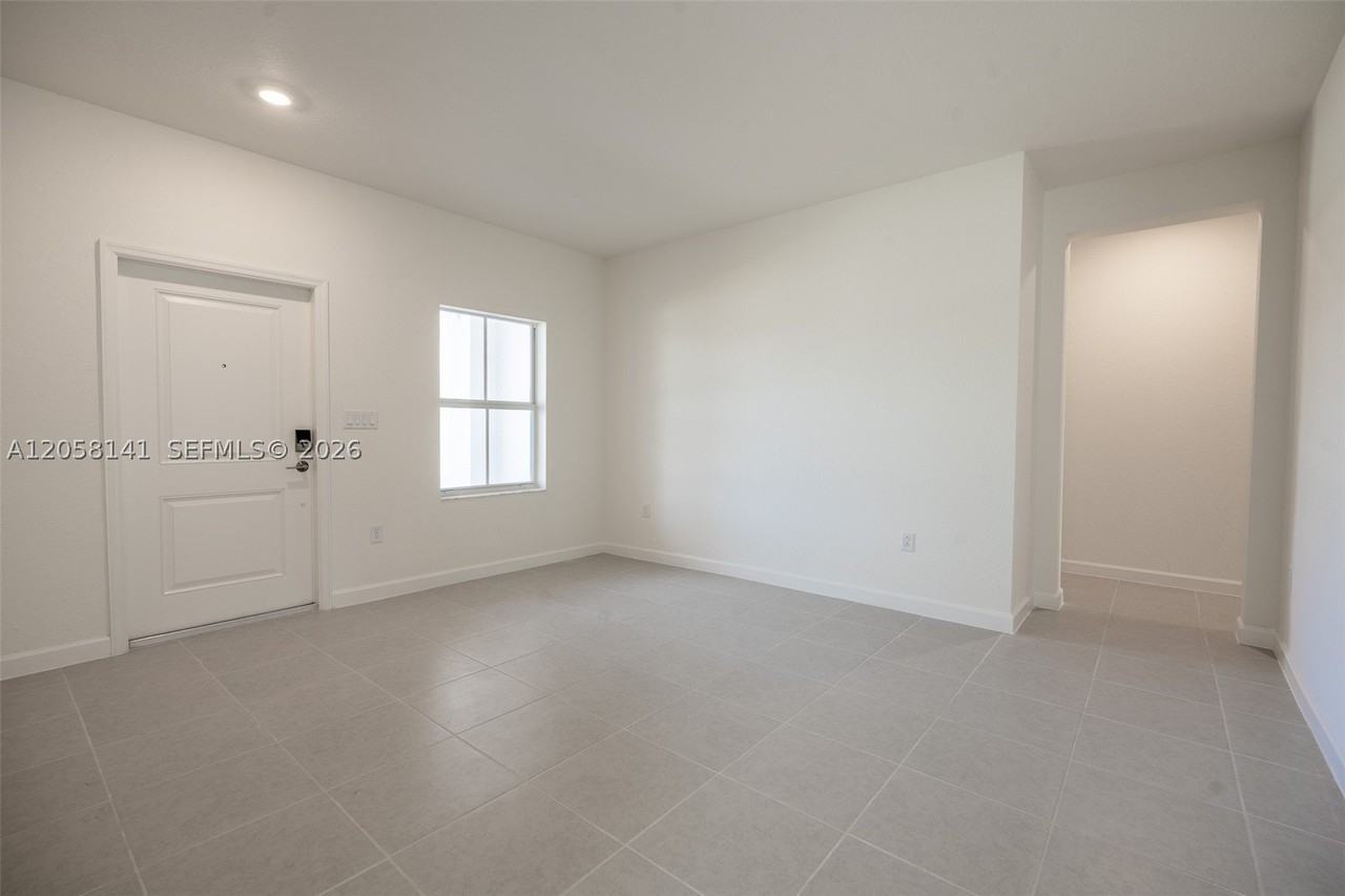 2967 Se 25th Ave #0 - Photo 6 of 39