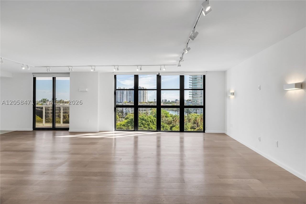 9 Island Ave #814 - Photo 4 of 40