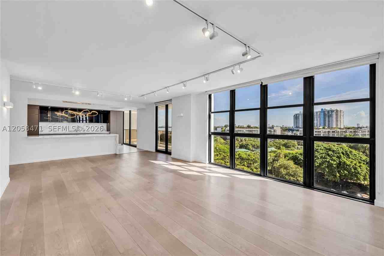 9 Island Ave #814 - Photo 5 of 40