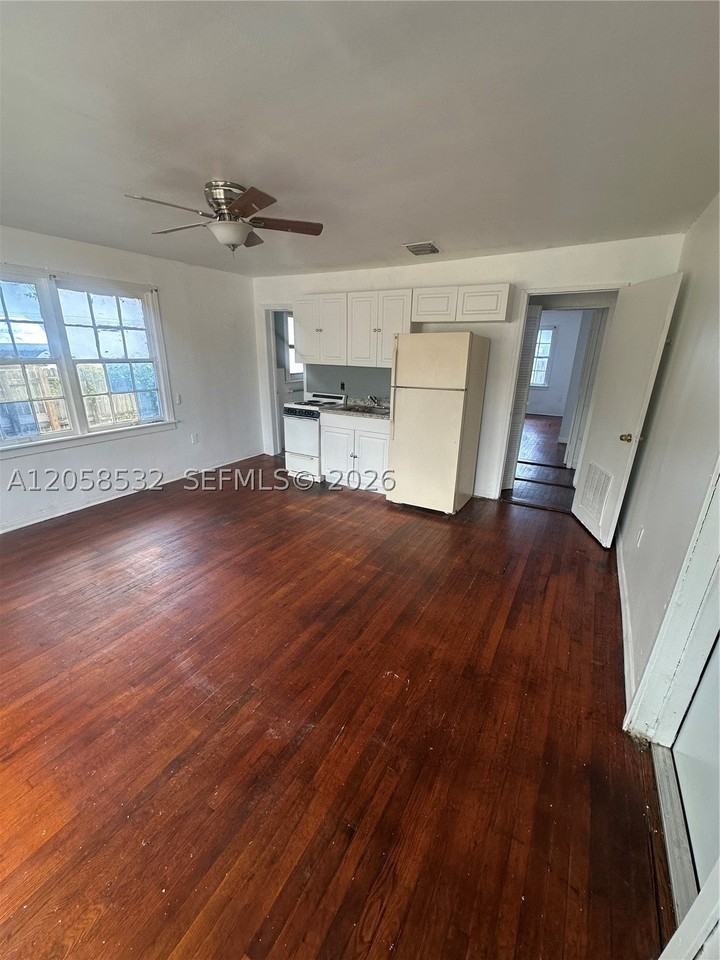 1928 Mckinley St #5 - Photo 2 of 5