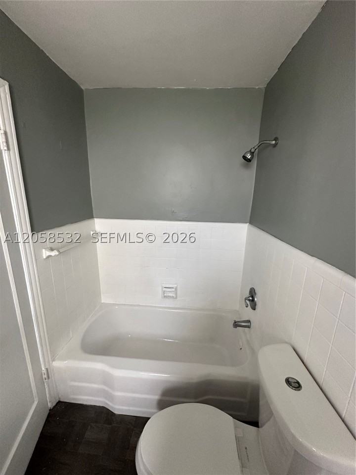 1928 Mckinley St #5 - Photo 4 of 5