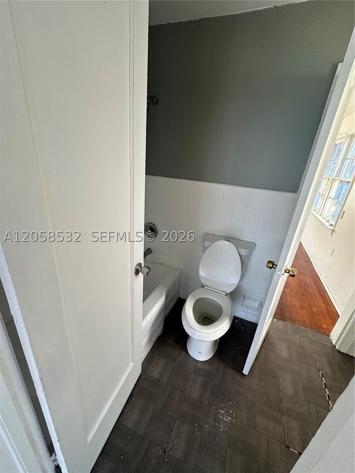 1928 Mckinley St #5 - Photo 5 of 5