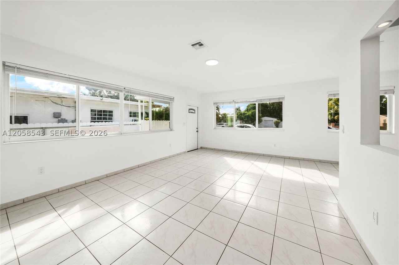 1271 Ne 159th St - Photo 5 of 16