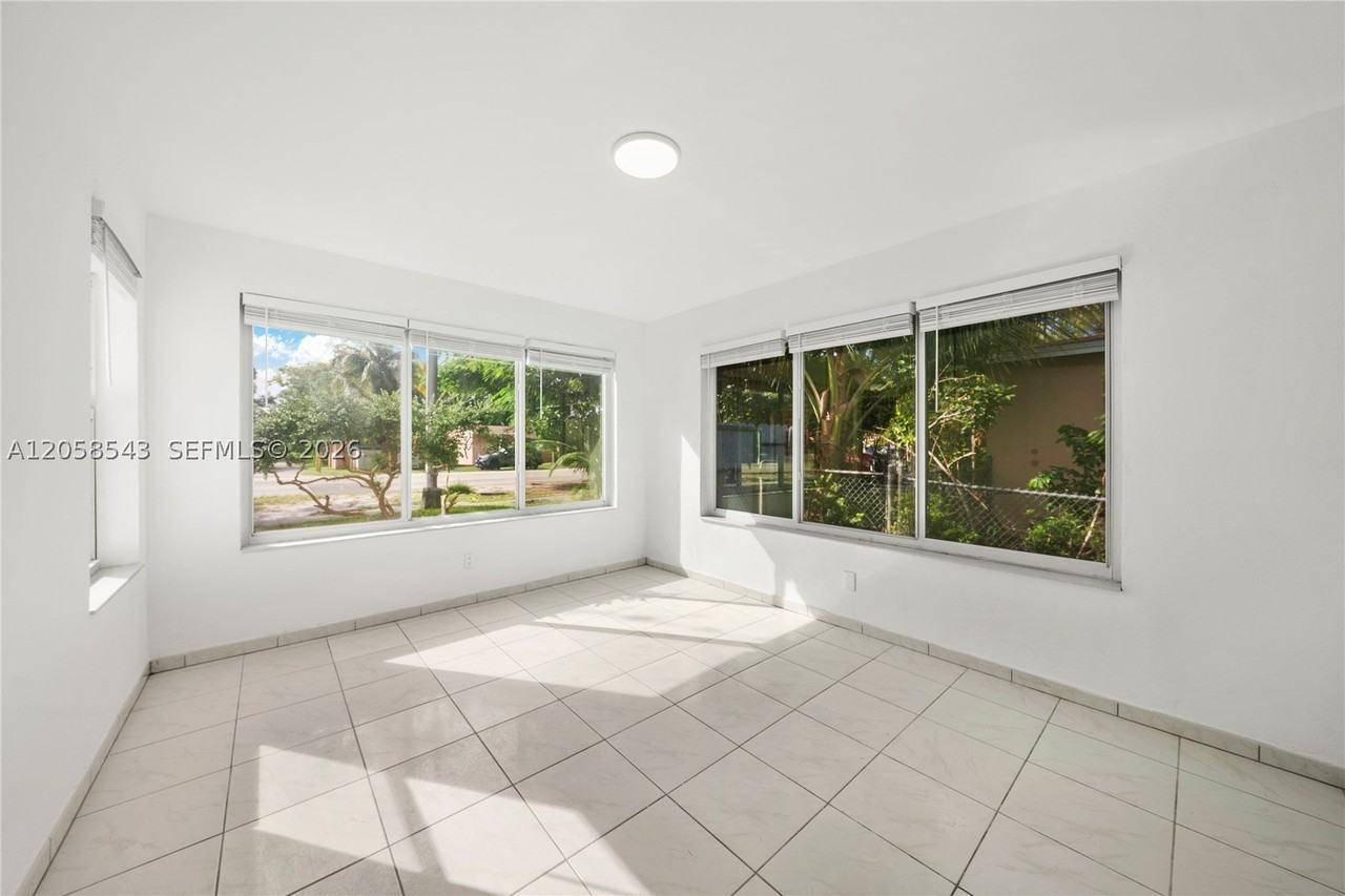 1271 Ne 159th St - Photo 6 of 16