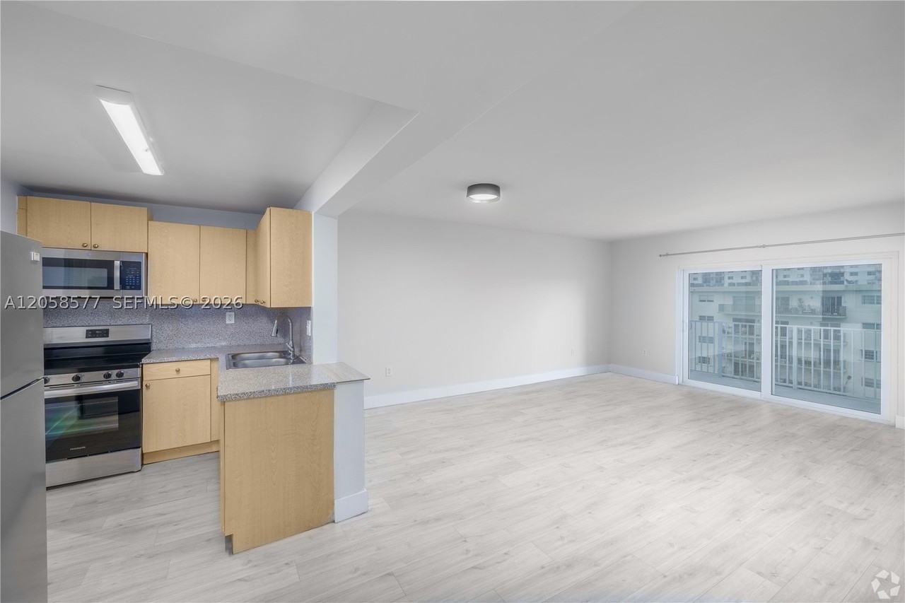 3626 Ne 168th St #202 - Photo 4 of 11