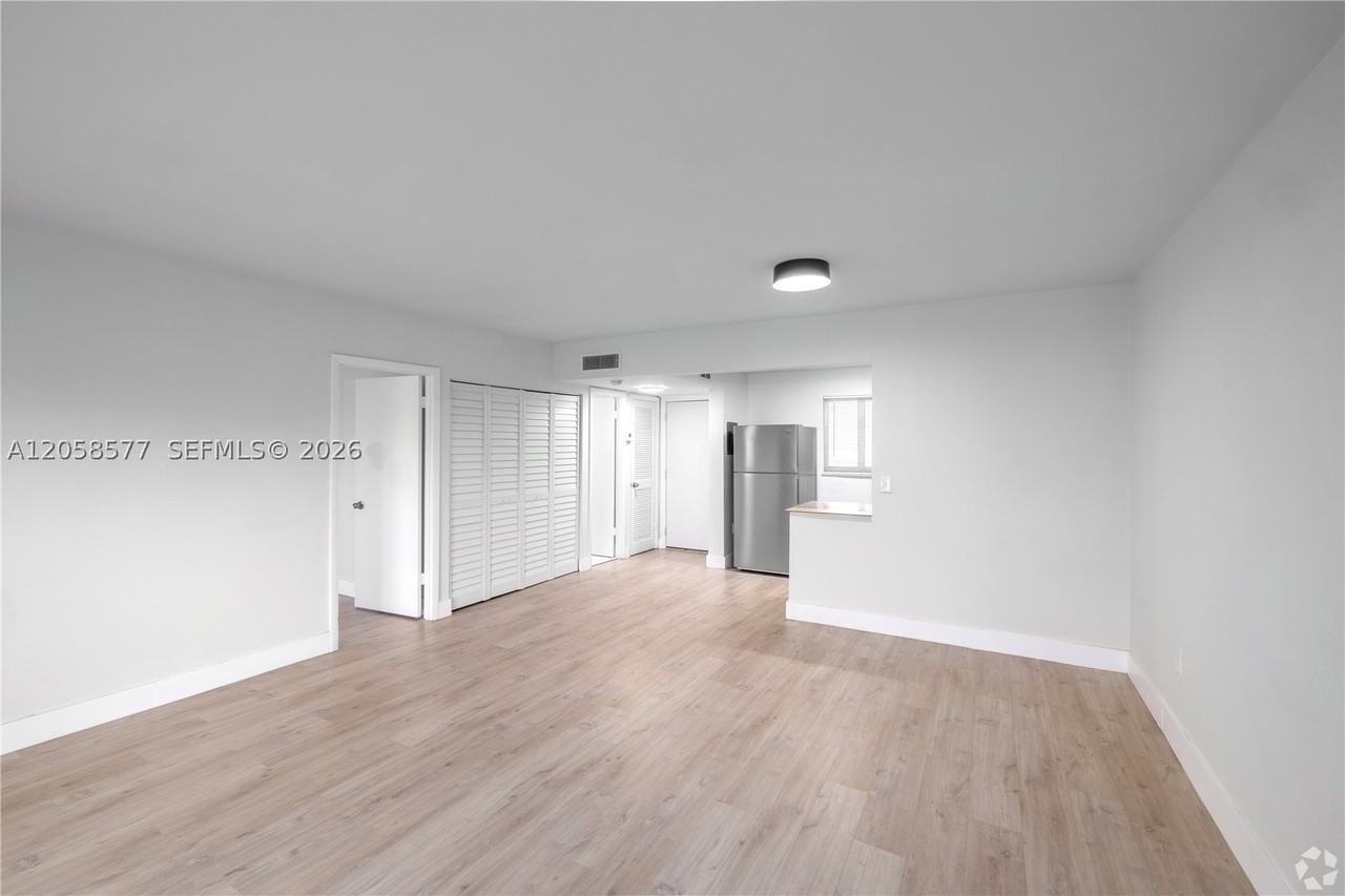 3626 Ne 168th St #202 - Photo 5 of 11