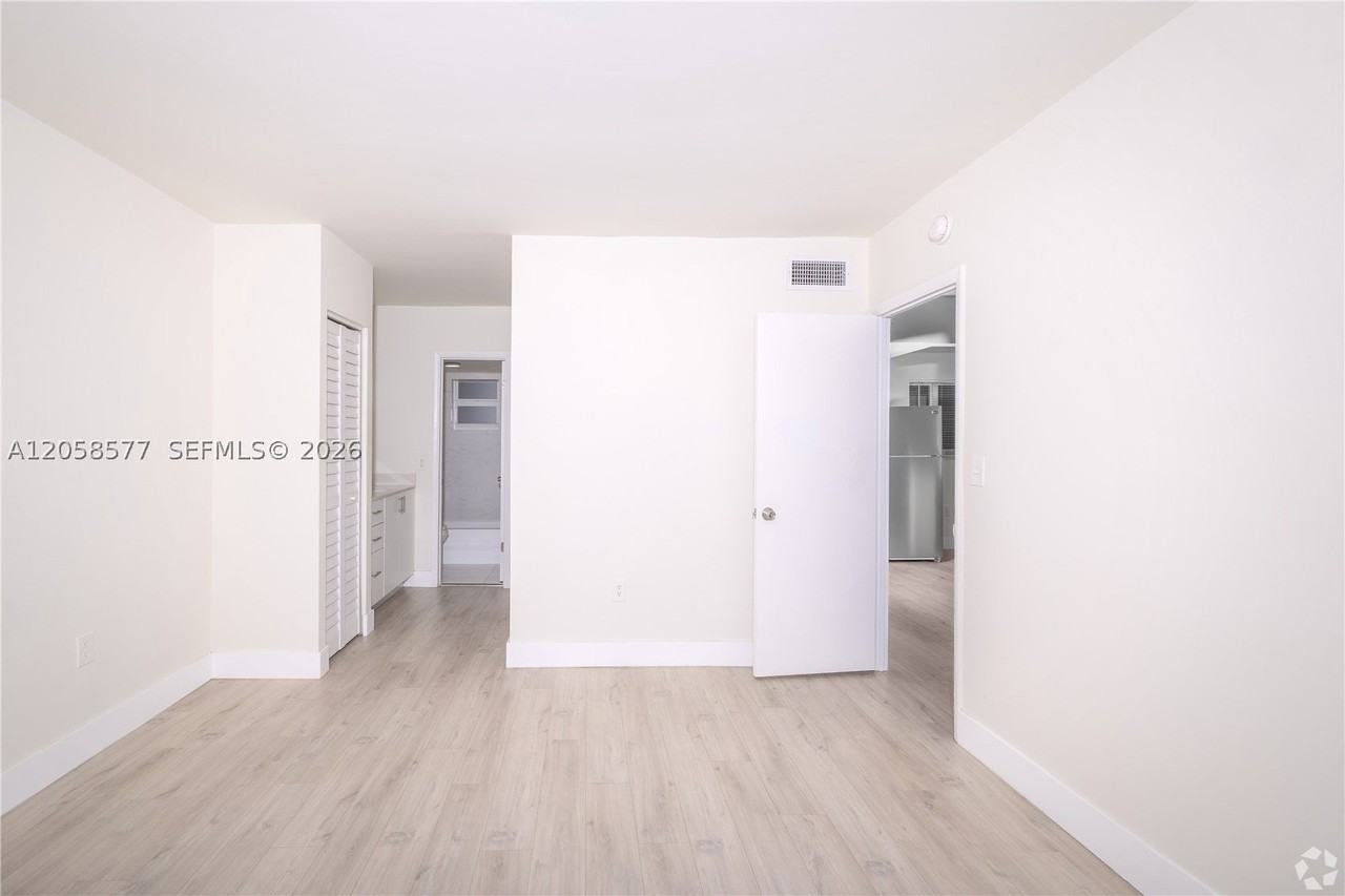 3626 Ne 168th St #202 - Photo 7 of 11