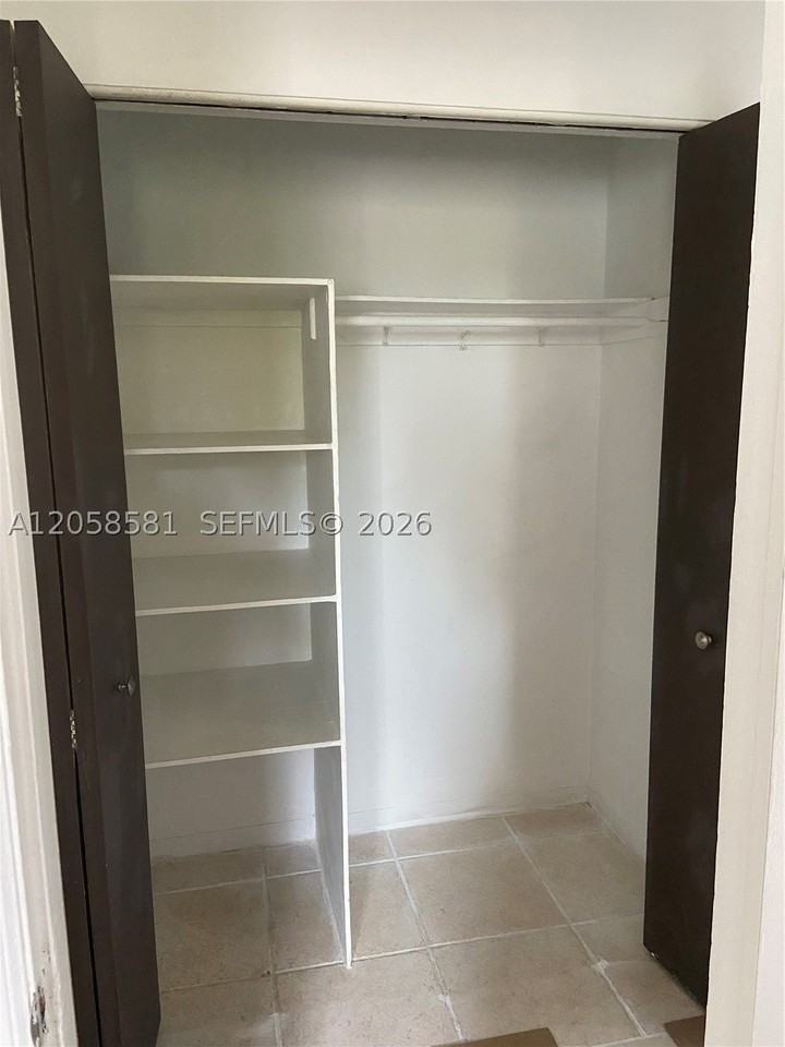 2349 Ne 9th St - Photo 7 of 10