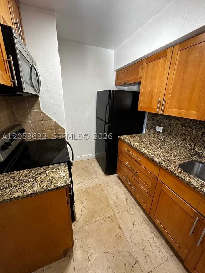 903 Ne 111th St #903 - Photo 2 of 14