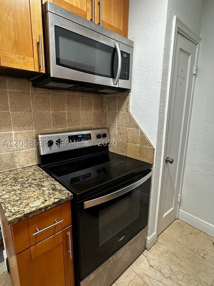 903 Ne 111th St #903 - Photo 3 of 14