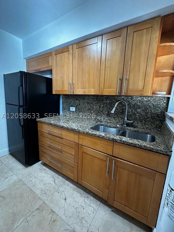 903 Ne 111th St #903 - Photo 4 of 14