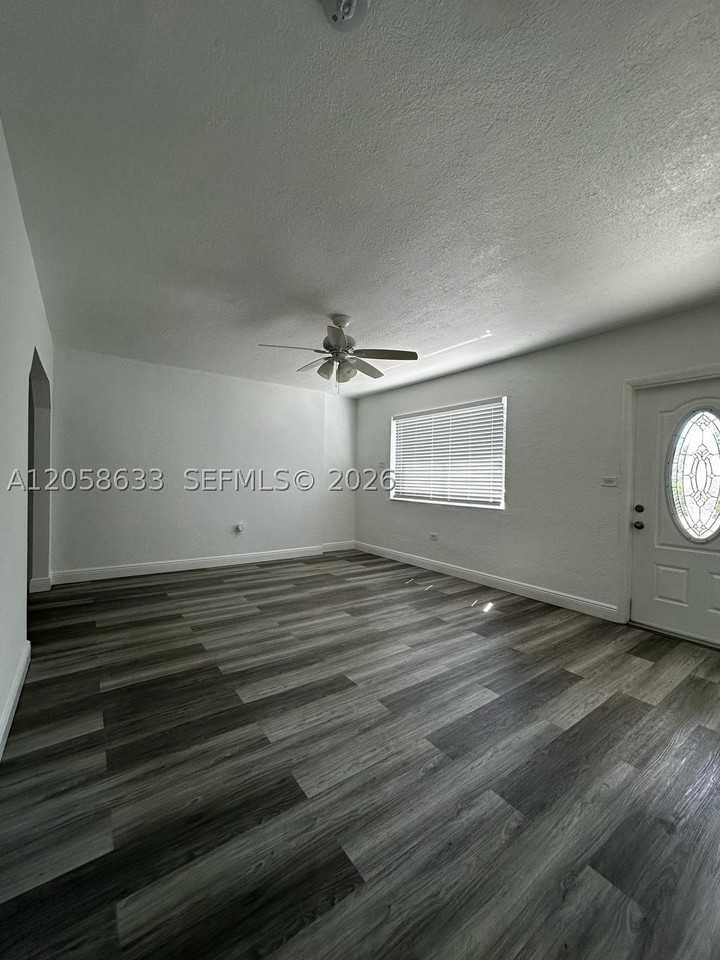 903 Ne 111th St #903 - Photo 5 of 14