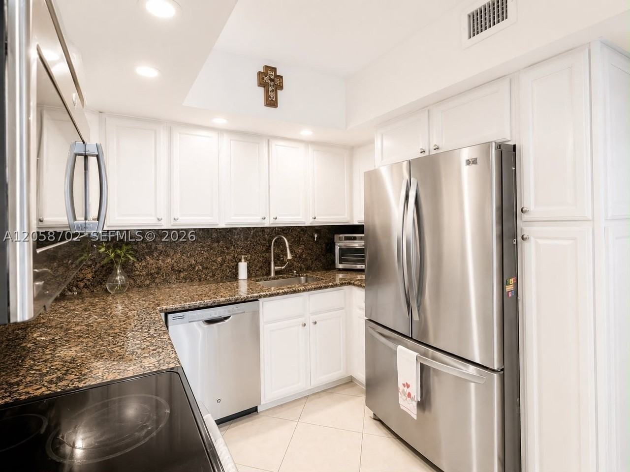 5600 Collins Ave #17U - Photo 5 of 27