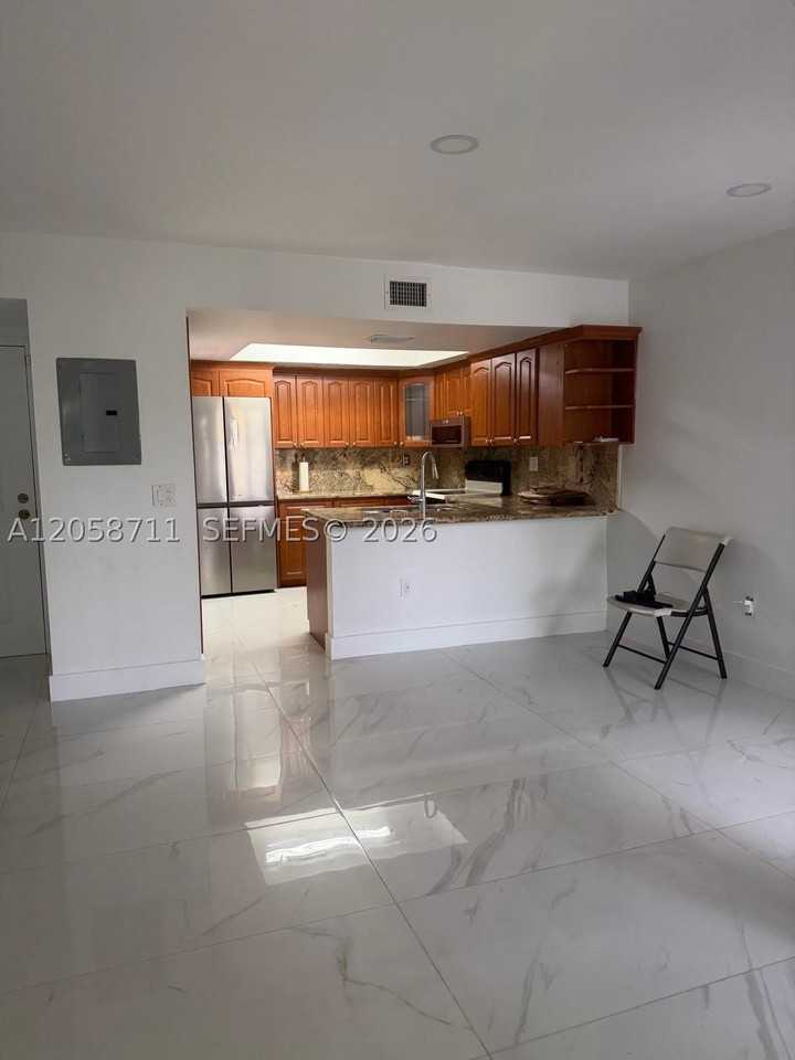 10875 Nw 7th St #23-36 - Photo 4 of 12