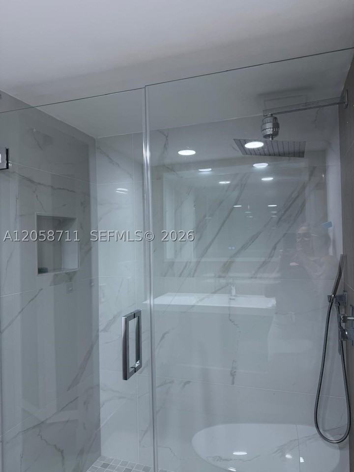 10875 Nw 7th St #23-36 - Photo 6 of 12