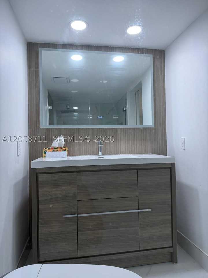 10875 Nw 7th St #23-36 - Photo 7 of 12