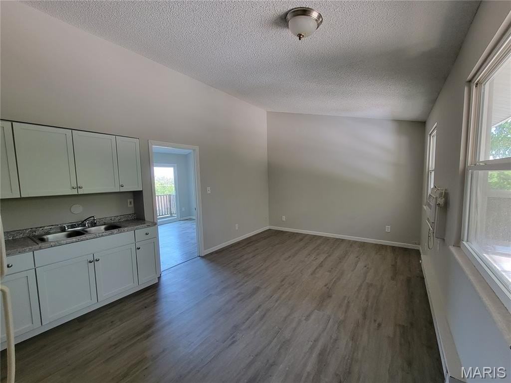 1727 Bridleton Woods #I - Photo 2 of 5