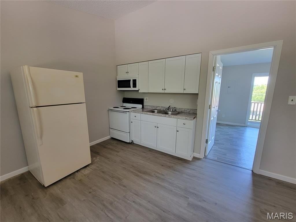 1727 Bridleton Woods #I - Photo 3 of 5