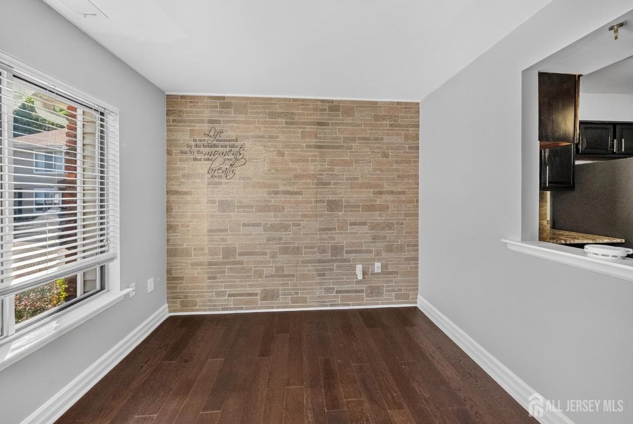 22 Driftwood Dr - Photo 4 of 20