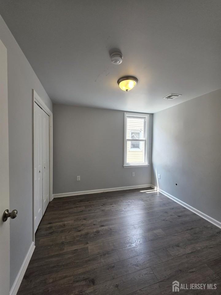 503 20th St - Photo 6 of 21