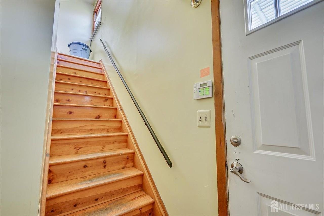 52 Johnson Ave - Photo 4 of 25