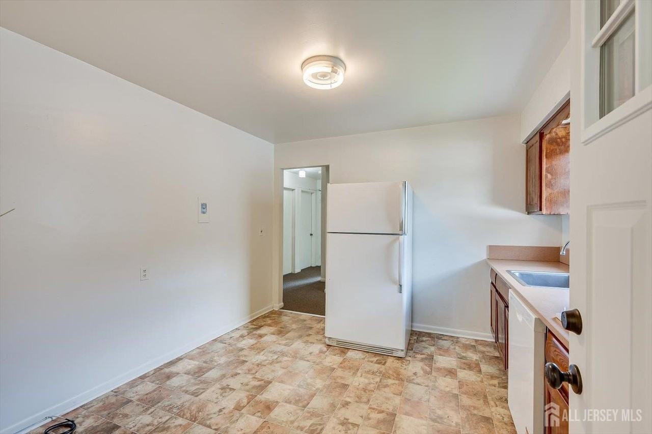 52 Johnson Ave - Photo 7 of 25
