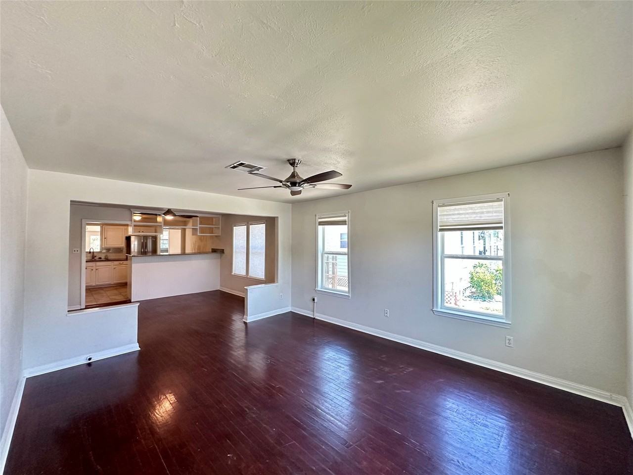 5222 Avenue O - Photo 3 of 18