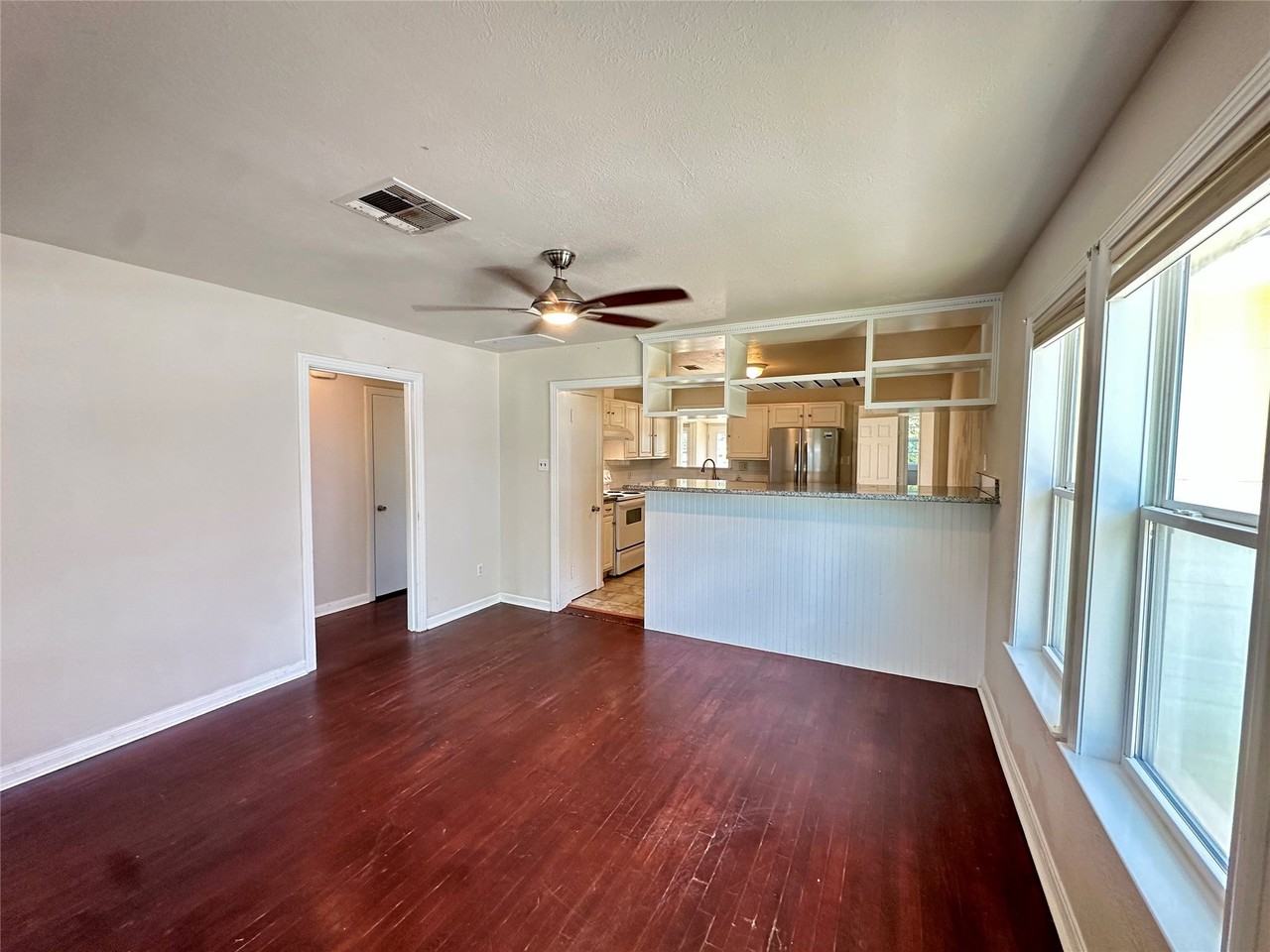 5222 Avenue O - Photo 5 of 18