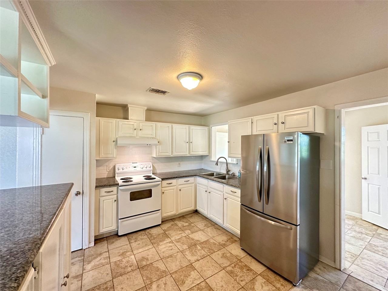 5222 Avenue O - Photo 6 of 18