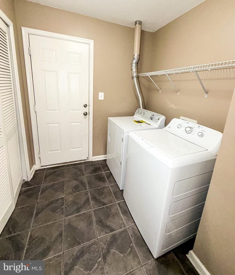 1202 Ellis Ave - Photo 5 of 17
