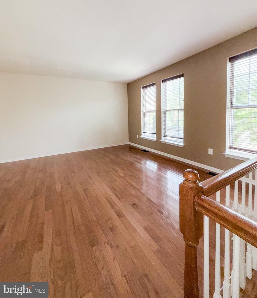 1202 Ellis Ave - Photo 6 of 17