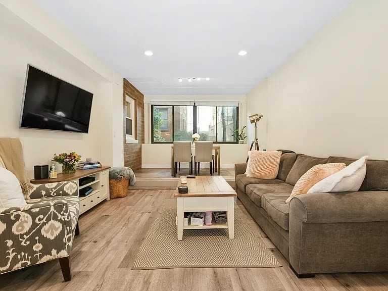 18 Juniper St - Photo 2 of 11