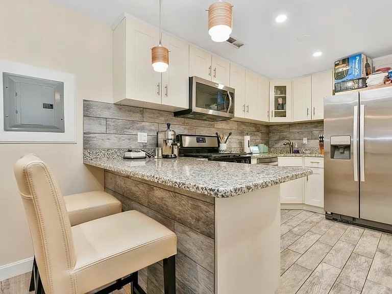 18 Juniper St - Photo 5 of 11