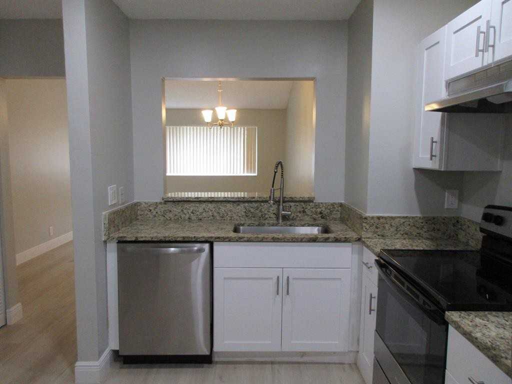 11448 Nw 42nd St - Photo 5 of 16