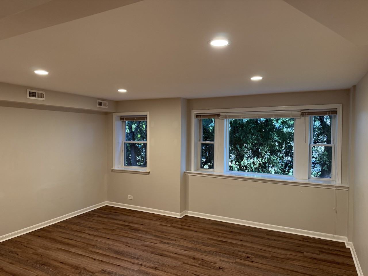 6626 West Devon Avenue - Photo 4 of 12