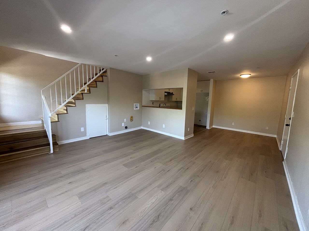 6924 Vesper Avenue - Photo 2 of 10