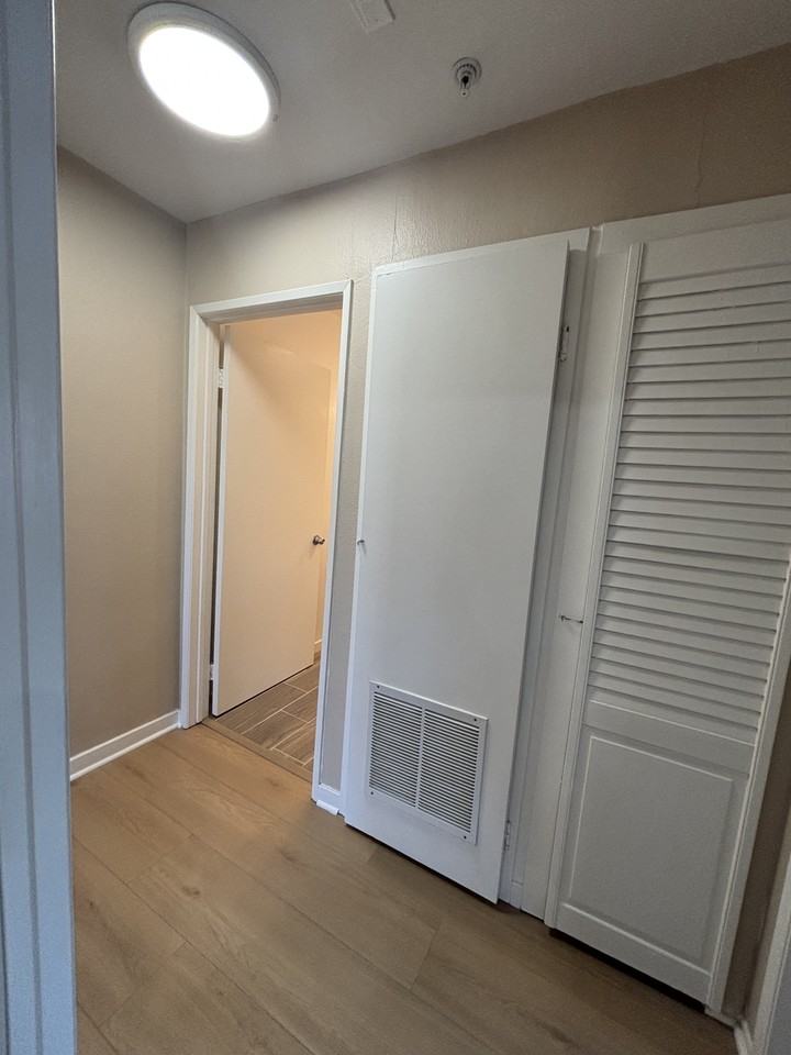 6924 Vesper Avenue - Photo 5 of 10