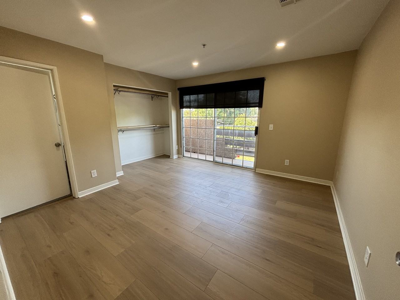 6924 Vesper Avenue - Photo 6 of 10