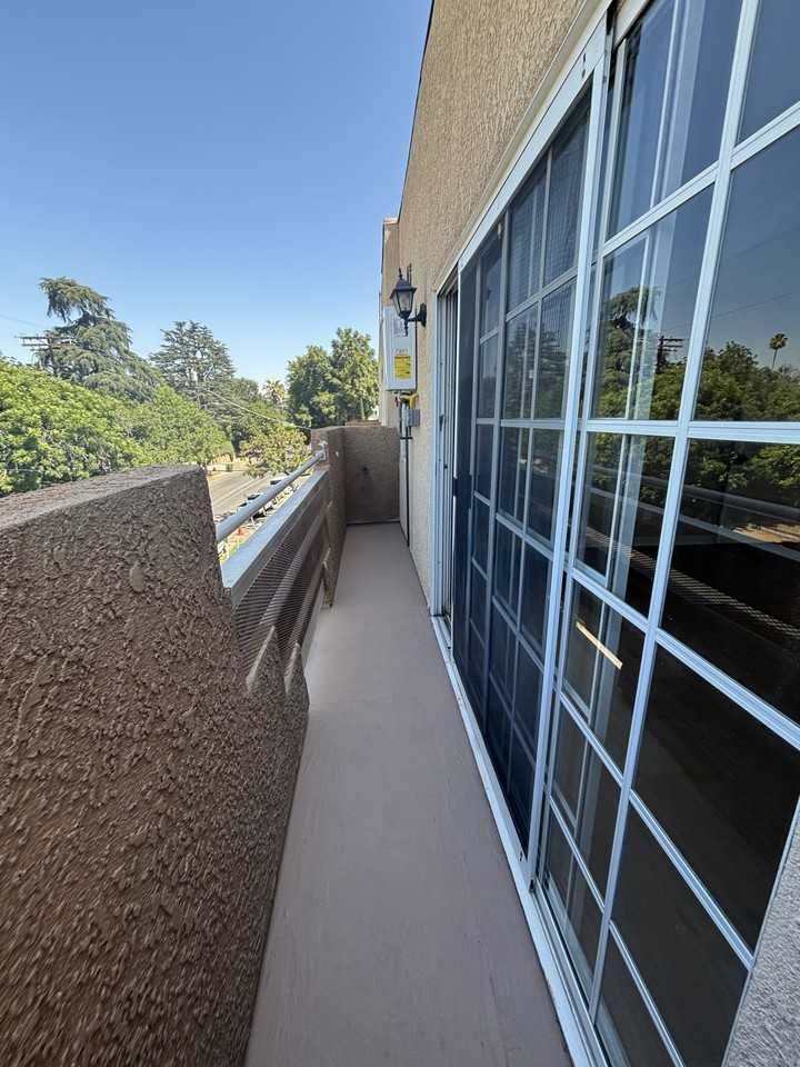 6924 Vesper Avenue - Photo 7 of 10